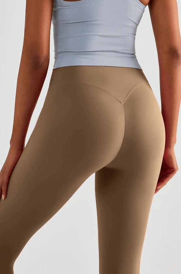 Back view of seamless breathable women's leggings in brown, perfect for yoga and workouts with elastic waistband, SF0165.